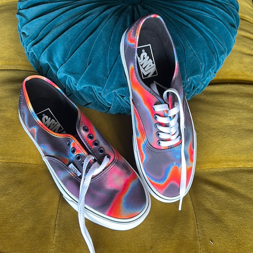 Vans lace up classics infra red unisex
